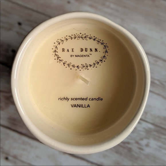 Vanilla candle - Rae Dunn Home 11.4 oz - Picture 3 of 3